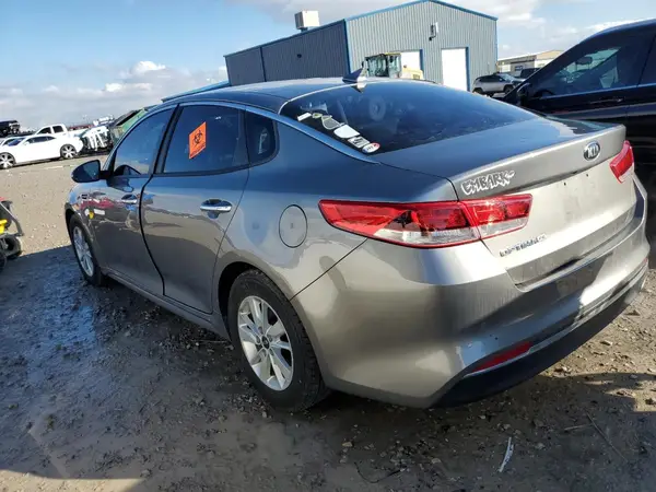 5XXGT4L38JG242585 2018 KIA OPTIMA - Image 2