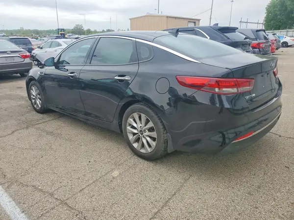 5XXGT4L38JG243185 2018 KIA OPTIMA - Image 2
