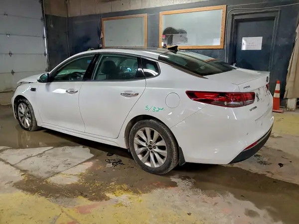 5XXGT4L38JG243381 2018 KIA OPTIMA - Image 2