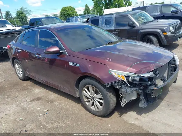 5XXGT4L38JG244997 2018 KIA OPTIMA - Image 1
