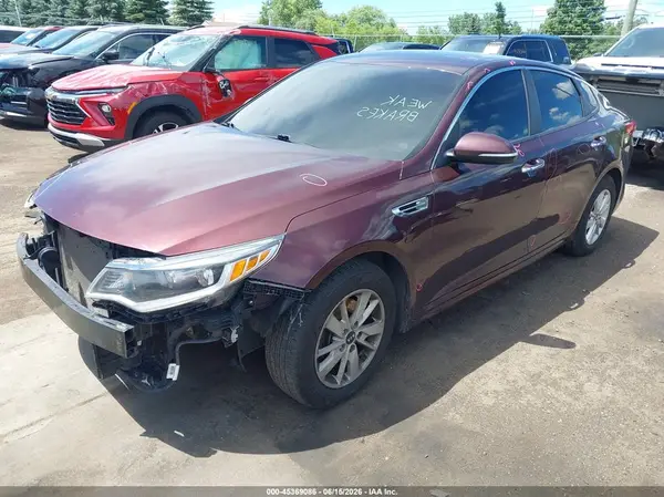5XXGT4L38JG244997 2018 KIA OPTIMA - Image 2