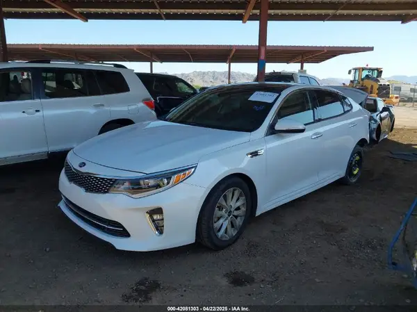 5XXGT4L38JG247009 2018 KIA OPTIMA - Image 2