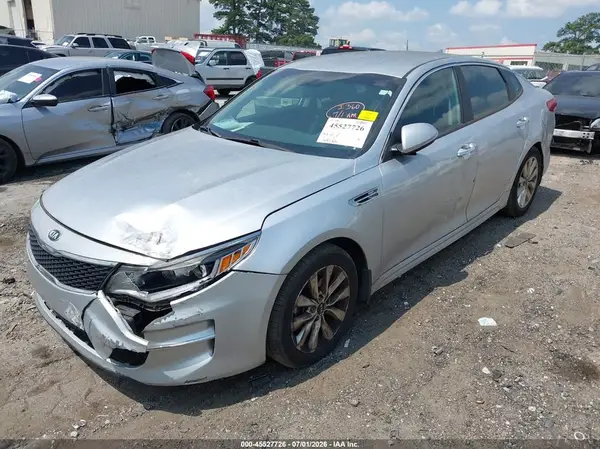5XXGT4L38JG251352 2018 KIA OPTIMA - Image 2