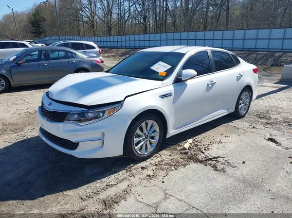 5XXGT4L38JG251724 2018 KIA OPTIMA - Image 2