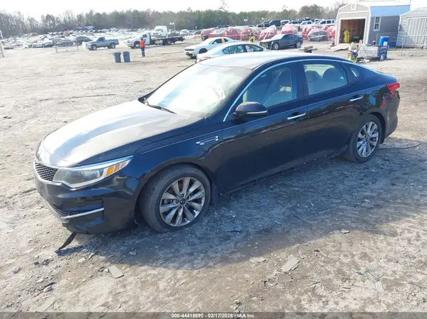 5XXGT4L38JG252324 2018 KIA OPTIMA - Image 2
