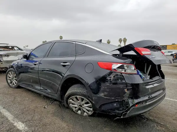 5XXGT4L38JG252372 2018 KIA OPTIMA - Image 2
