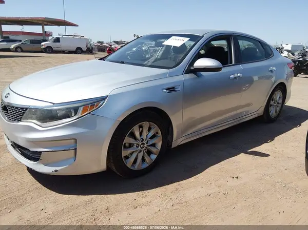 5XXGT4L38JG252551 2018 KIA OPTIMA - Image 2