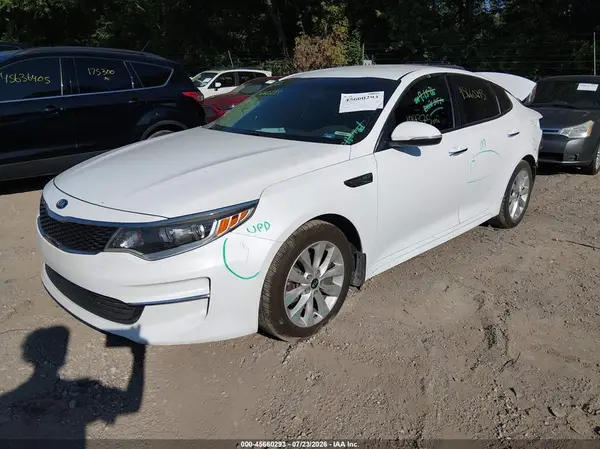5XXGT4L38JG252887 2018 KIA OPTIMA - Image 2