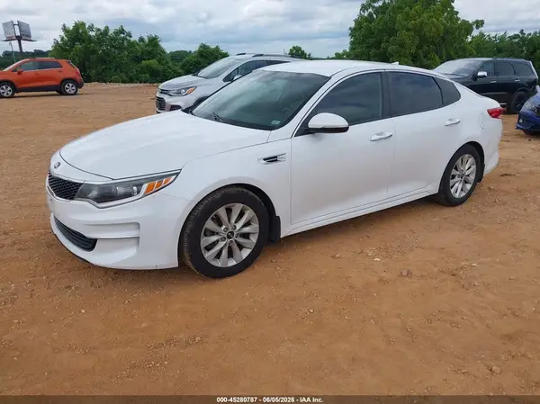 5XXGT4L38JG253604 2018 KIA OPTIMA - Image 2