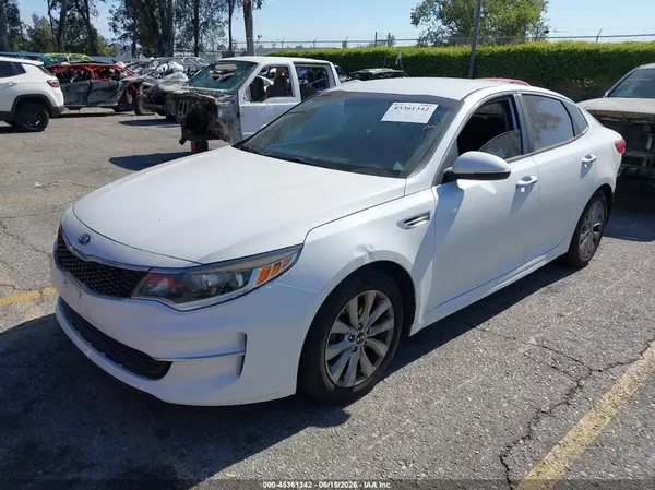 5XXGT4L38JG256891 2018 KIA OPTIMA - Image 2