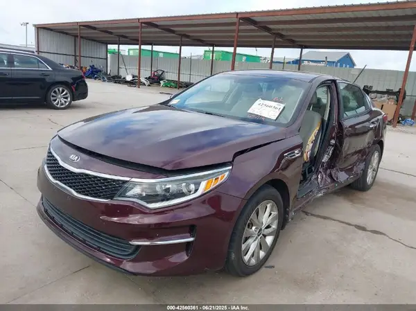 5XXGT4L38JG257006 2018 KIA OPTIMA - Image 2