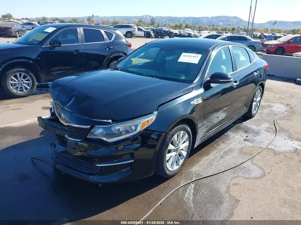 5XXGT4L38JG257166 2018 KIA OPTIMA - Image 2