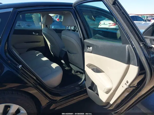 5XXGT4L38JG257166 2018 KIA OPTIMA - Image 8