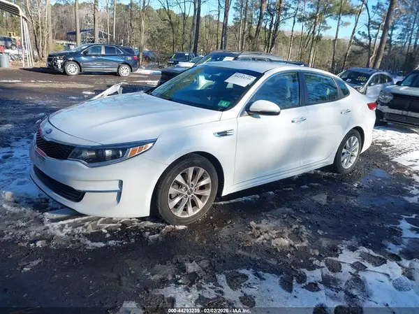 5XXGT4L38JG257863 2018 KIA OPTIMA - Image 2