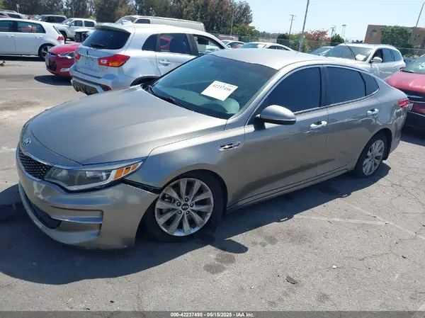 5XXGT4L38JG258818 2018 KIA OPTIMA - Image 2