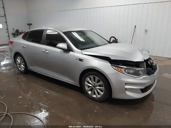 5XXGT4L38JG258964 2018 KIA OPTIMA - Image 1