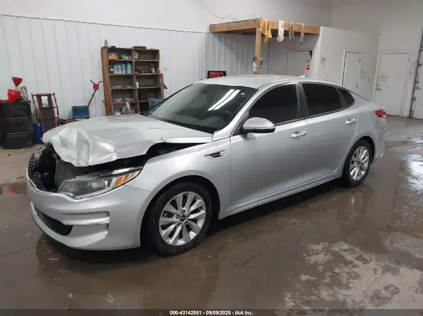 5XXGT4L38JG258964 2018 KIA OPTIMA - Image 2