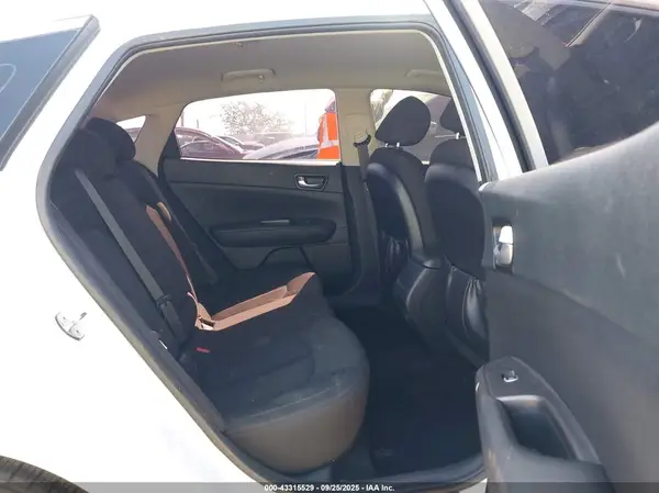5XXGT4L38JG259984 2018 KIA OPTIMA - Image 8