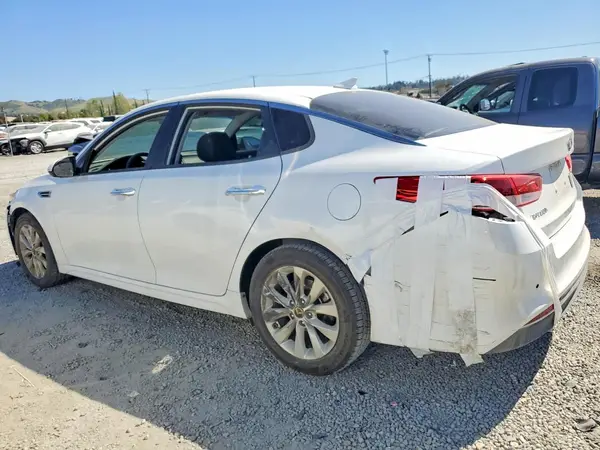 5XXGT4L38JG260763 2018 KIA OPTIMA - Image 2
