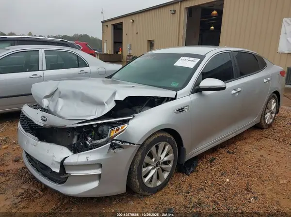 5XXGT4L38JG260827 2018 KIA OPTIMA - Image 2