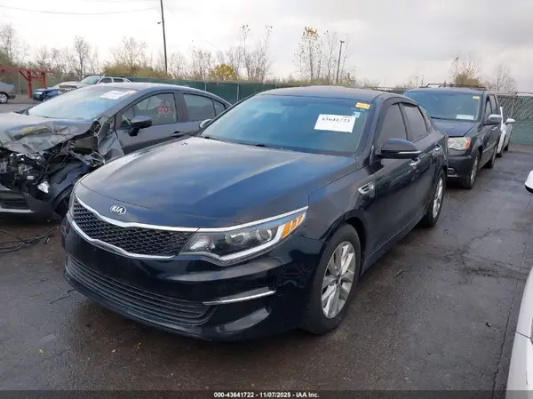 5XXGT4L38JG261492 2018 KIA OPTIMA - Image 2