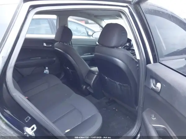 5XXGT4L38JG261492 2018 KIA OPTIMA - Image 8