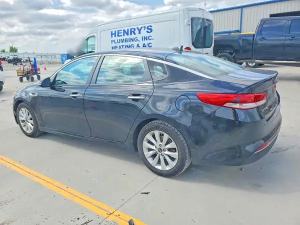 5XXGT4L38JG261511 2018 KIA OPTIMA - Image 2