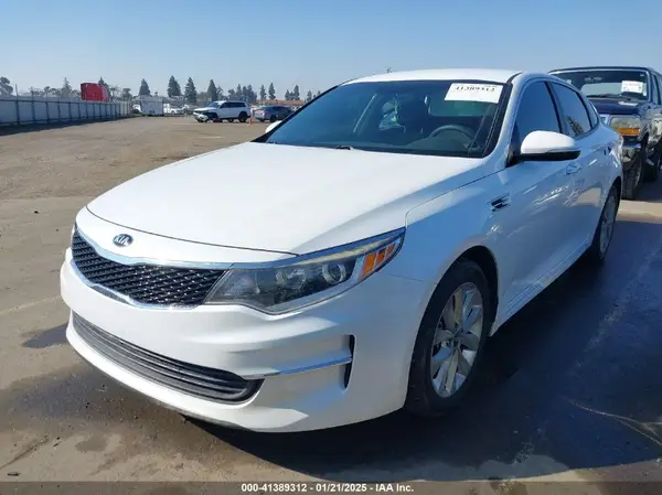 5XXGT4L38JG262660 2018 KIA OPTIMA - Image 2