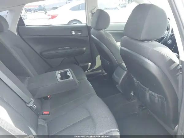 5XXGT4L38JG262853 2018 KIA OPTIMA - Image 8