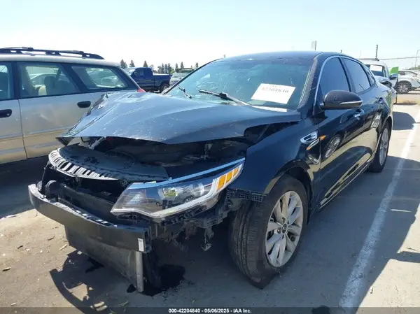 5XXGT4L38JG263243 2018 KIA OPTIMA - Image 2