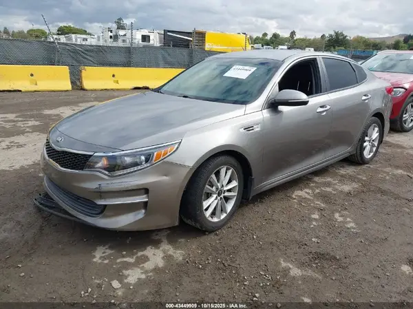 5XXGT4L38JG264134 2018 KIA OPTIMA - Image 2