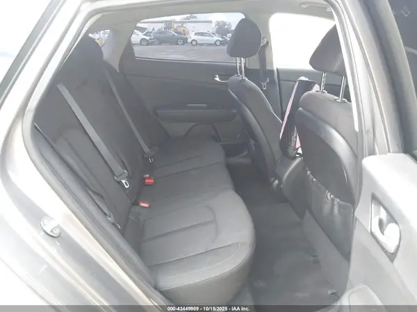 5XXGT4L38JG264134 2018 KIA OPTIMA - Image 8