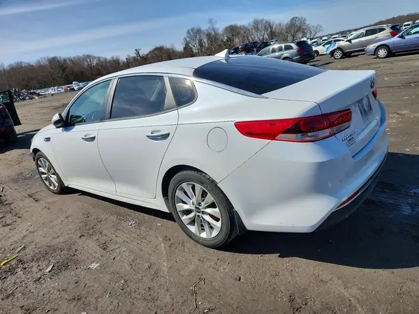 5XXGT4L38JG265719 2018 KIA OPTIMA - Image 2