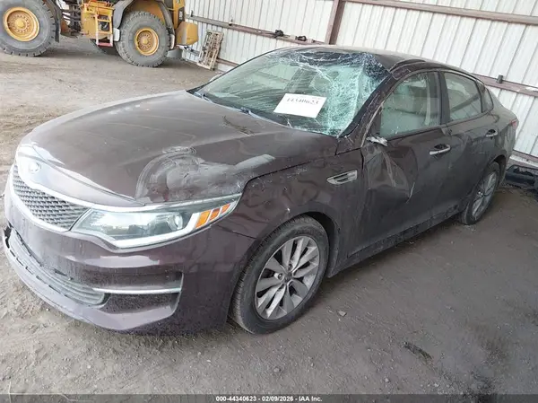 5XXGT4L38JG265963 2018 KIA OPTIMA - Image 2