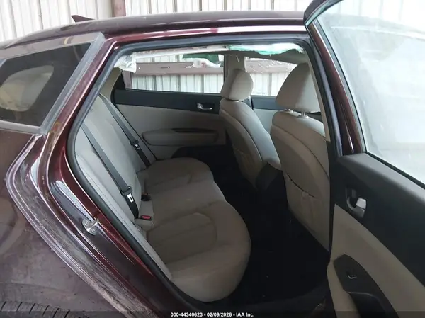 5XXGT4L38JG265963 2018 KIA OPTIMA - Image 8