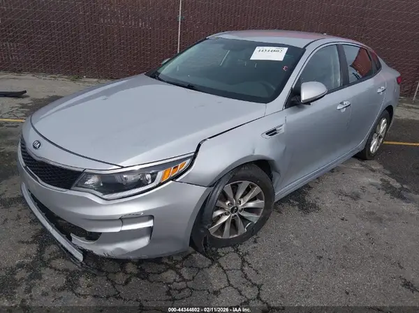 5XXGT4L38JG267342 2018 KIA OPTIMA - Image 2