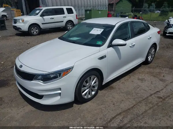5XXGT4L38JG267373 2018 KIA OPTIMA - Image 2