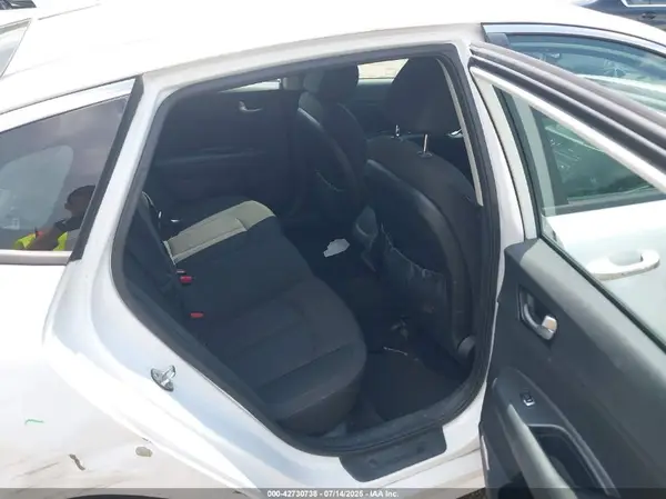 5XXGT4L38JG267373 2018 KIA OPTIMA - Image 8