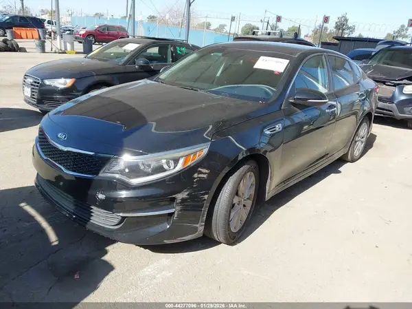 5XXGT4L38JG268376 2018 KIA OPTIMA - Image 2