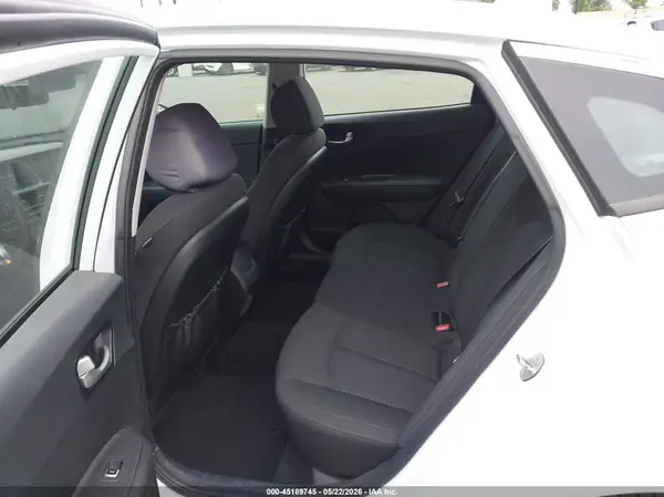 5XXGT4L38JG268636 2018 KIA OPTIMA - Image 8