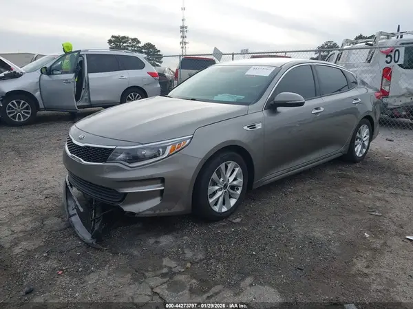 5XXGT4L38JG268684 2018 KIA OPTIMA - Image 2