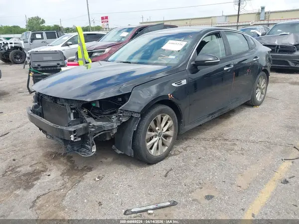 5XXGT4L38JG268751 2018 KIA OPTIMA - Image 2