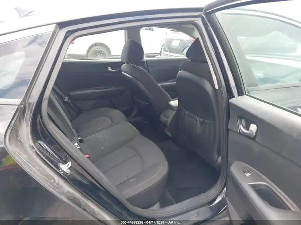 5XXGT4L38JG268751 2018 KIA OPTIMA - Image 8