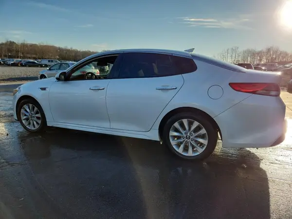 5XXGT4L38JG269057 2018 KIA OPTIMA - Image 2