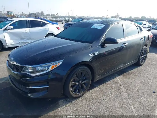 5XXGT4L38JG269236 2018 KIA OPTIMA - Image 2