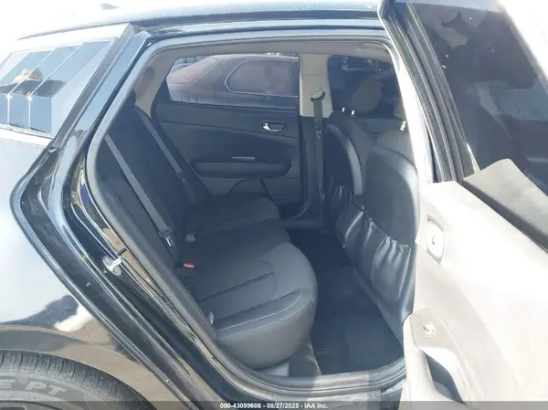 5XXGT4L38JG269236 2018 KIA OPTIMA - Image 8