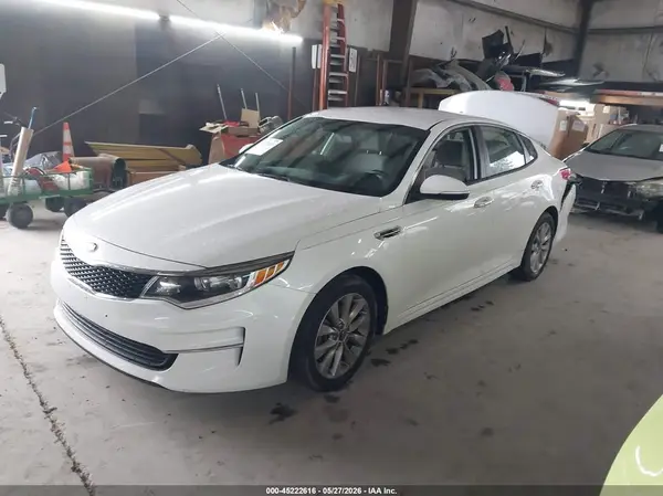 5XXGT4L38JG269687 2018 KIA OPTIMA - Image 2
