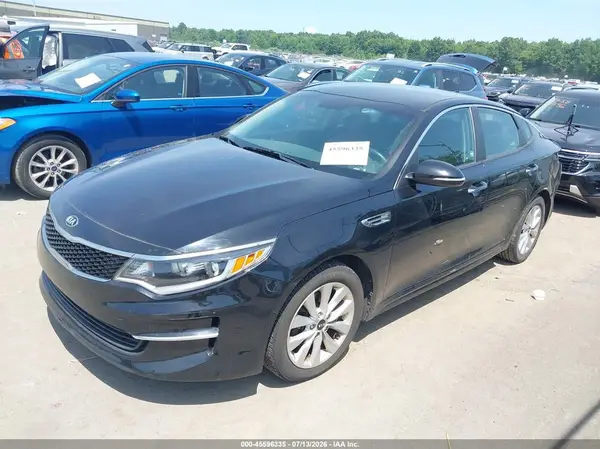 5XXGT4L38JG270483 2018 KIA OPTIMA - Image 2