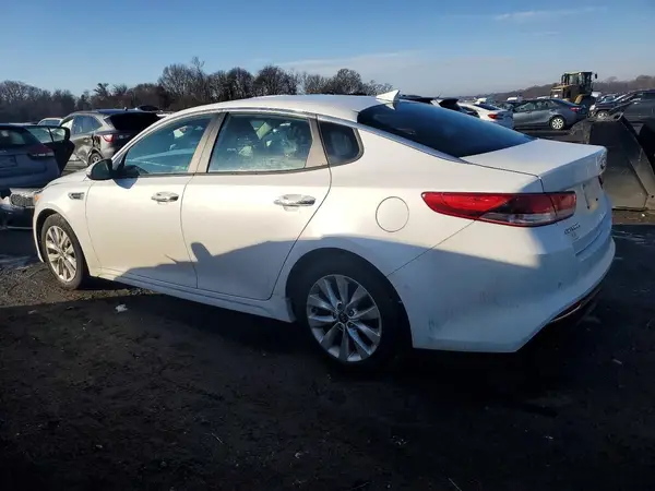5XXGT4L38JG270824 2018 KIA OPTIMA - Image 2