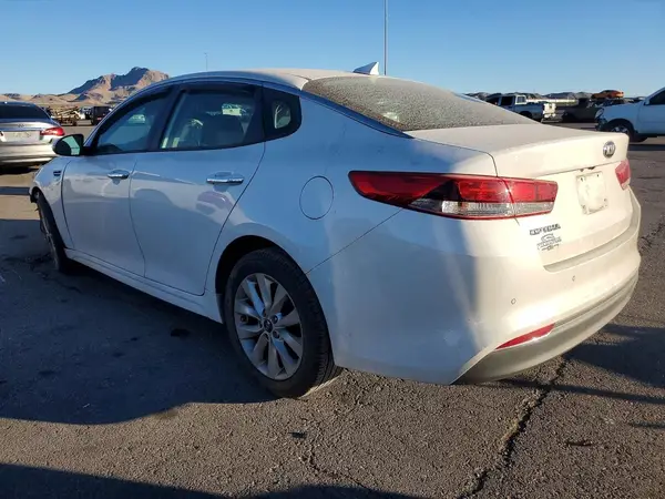 5XXGT4L38JG272539 2018 KIA OPTIMA - Image 2